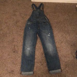 Cute 90s style jean GAP overalls! Tag says XXL but fits like a 0-1.